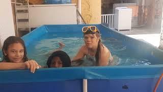 Luma Eloá e Bel brincando na piscina @mabel133   @Silva.1001