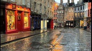 Scotland Walks Edinburgh. Walking Castlehill Victoria street to Grassmarket on a rainy morning.