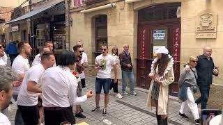 Encuentro de despedidas en La Laurel una canción para la novia