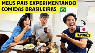 Meus pais japoneses experimentando comidas brasileiras