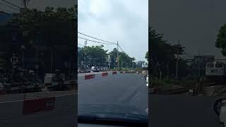 Ada Pemotor Nyelonong di Perlintasan Kereta Api Dolog #shorts #shortfeed #shortvideo #keretaapi