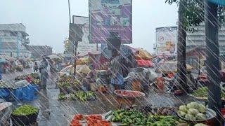 HEAVY RAIN DESTROY SHOPS IN GHANA MARKET AFRICA