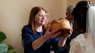 Батьки благословляють молодих до шлюбу. Радча Україна - Parents bless the bride and groom Ukraine.