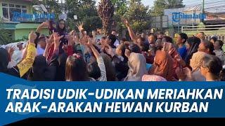 Tradisi Udik-udikan Meriahkan Arak-arakan Hewan Kurban di Greges Timur Surabaya