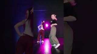 These 3 girls dancing on Tylas new song 