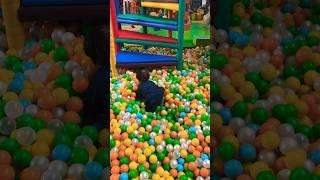 MANDI BOLA DI PLAYGROUND WONOSOBO  BERMAIN KIDSFUN  PEROSOTAN