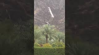 مدینة المنورة میں موسلا دہار بارش کے دوران جبل احد کا خوبصورت منظر 19 رمضان 1445ہجریه 29 مارچ 2024م