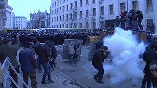 Украина спецназ избивал протестующих у администрации Януковича