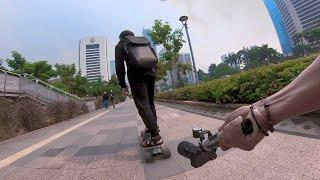 BERMAIN LONGBOARD LISTRIK DENGAN KECEPATAN TINGGI DI JAKARTA