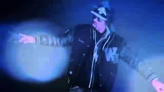 CHEVY WOODS Glass Table Girls ANTUKS Official Video - YouTube_1