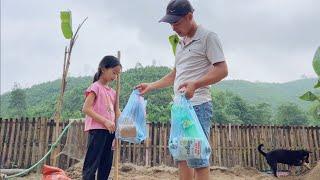 Uncle Dong built a stove. Ngoc Han planted flowers and made sweet corn sweet soup