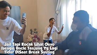 Jail Tapi Kocak Lihat Onyo Isengin Uncle Tanjung Yg Lagi Tidur DiSaat Break Syuting Gemes Mami Nia