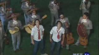 Serenata para Mia y Roberta - Rebelde - RBD