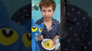 PETE THE CAT and Noah are in Hawaii Which Shave Ice will they Like Best? Part 1 #hawaii #shaveice