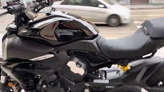 Ducati Diavel V4 black con scarico full Akrapovic sound