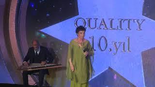 10. Quality Ödüllerinde Selda Alkor Kimseye Etmem Şikayet Şarkısını Seslendirdi