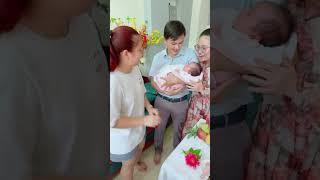 Mới 1 Tháng tuổi mà Suri đeo vàng nặng tay luôn rồi Full video Tiệc Đầy Tháng ở Youtube nhà Su nhé