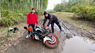 Bike Gir Gayi  Jungle Mein