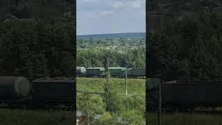 Старые локомотивы буксирует грузовой поезд #поезда #железнаядорога #train
