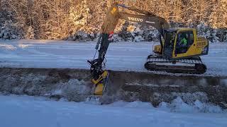 Direct drive hydraulic Mulcher MeriCrusher MC4-180&Rotator clearing ditch edges with the excavator
