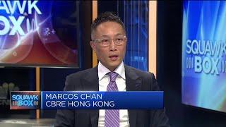 Hong Kongs property market wont see a strong V-shaped rebound analyst says