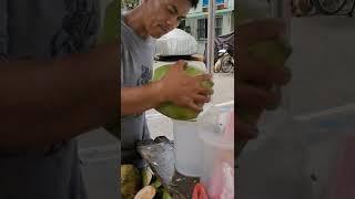 Coconut fast cutting with sharp Machete  #shorts #streetfood