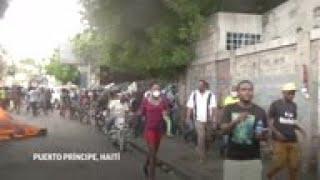 Cientos protestan en las calles de Puerto Príncipe