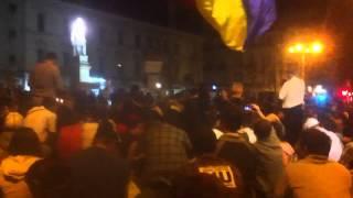 Cvartet in mijlocul protestatrilor