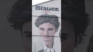 Blauer Art Wall in Milan