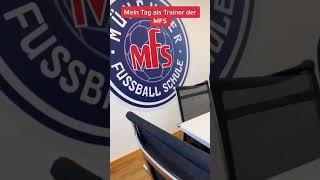 Du wolltest schon immer mal wissen wie ein Tag als Trainer aussieht? #vlog #shorts #fussballtricks