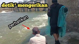 VIRAL....DETIK² MENGERIKAN KETIKA JALA IKAN DI PINTU AIR BENDUNG GERAK KERAJAAN IKAN