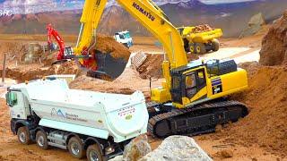 EPIC RC ACTION AT THE CONSTRUCTION WORLD HYDRAULIC RC KOMATSU DIGGER RC BOBCAT SKID STEER