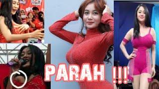 Baju melorot saat sedang pentas Parah  kejadian unik artis di atas pentas