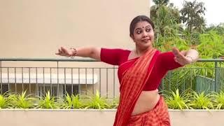 Aunty  hot saree navel