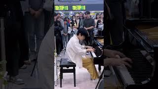 A Boy Suddenly Plays Liszt - Mazeppa So Fast With Public Piano And Passengers Are Surprised