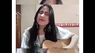 Prilly Latuconsina Ruang Abu-Abu