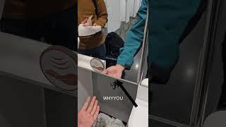 CARA AMBIL TISUE TOILET DI BANDARA HONG KONG KEREN TISUENYA KELUAR SENDIRI #shorts