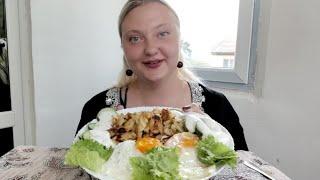 МукбангMukbang. Жареная картошка с яйцами.