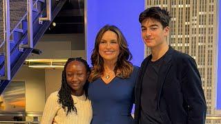 Mariska Hargitay and Kids in a Rare Moment Lighting Up the Empire State Building 🩵 Full HD Video