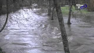 As intensas choivas desbordan o río Asma ó seu paso por Chantada 24 12 2013