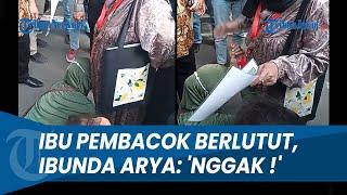 TANGIS PECAH IBU PEMBACOK ARYA SAPUTRA Berlutut di Kaki Ibu Korban Pembacokan siswa SMK Bogor