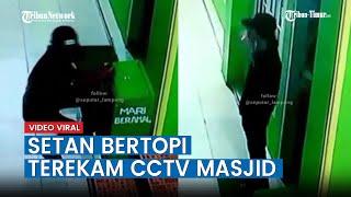 Viral Detik-detik Setan Bertopi Terekam CCTV Congkel Kotak Amal Masjid