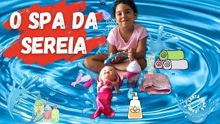 CAROL SANTA CLARA BRINCANDO DE SPA COM SUA BONECA SEREIA