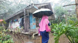 HAWA DINGIN  HUJAN LEBAT DAN PETIR DI SORE HARI LEWATI JALAN BECEK DEPAN RUMAH TENGAH KEBUN