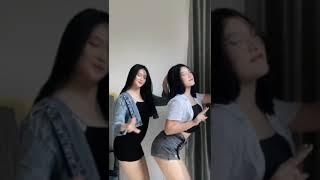 Goyang bokong hot  Cewek goyang engkol hot parah