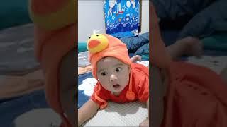 senangnya pake topi bebek #bayilucu #bayilucubanget #baby #cutebaby #bayi #bayigendut #bayipintar