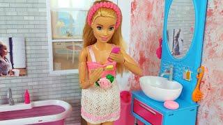 Learn How to Look After Your Teeth With Barbie Doll