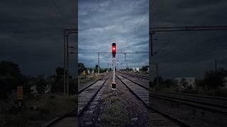 कोई ट्रेन जब रेड सिंगनल को पार करता है तो train red Singal ko par kare to # short #videos