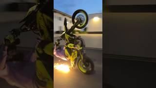 The best feetsliders from @moltencOre #motorcycle #wheelie #stunts #supermoto #moto #stuntriding