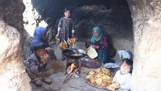 Living In A Cave With The Cold of Winter  Life In 2000 Years Ago  Village Life In Afghanistan